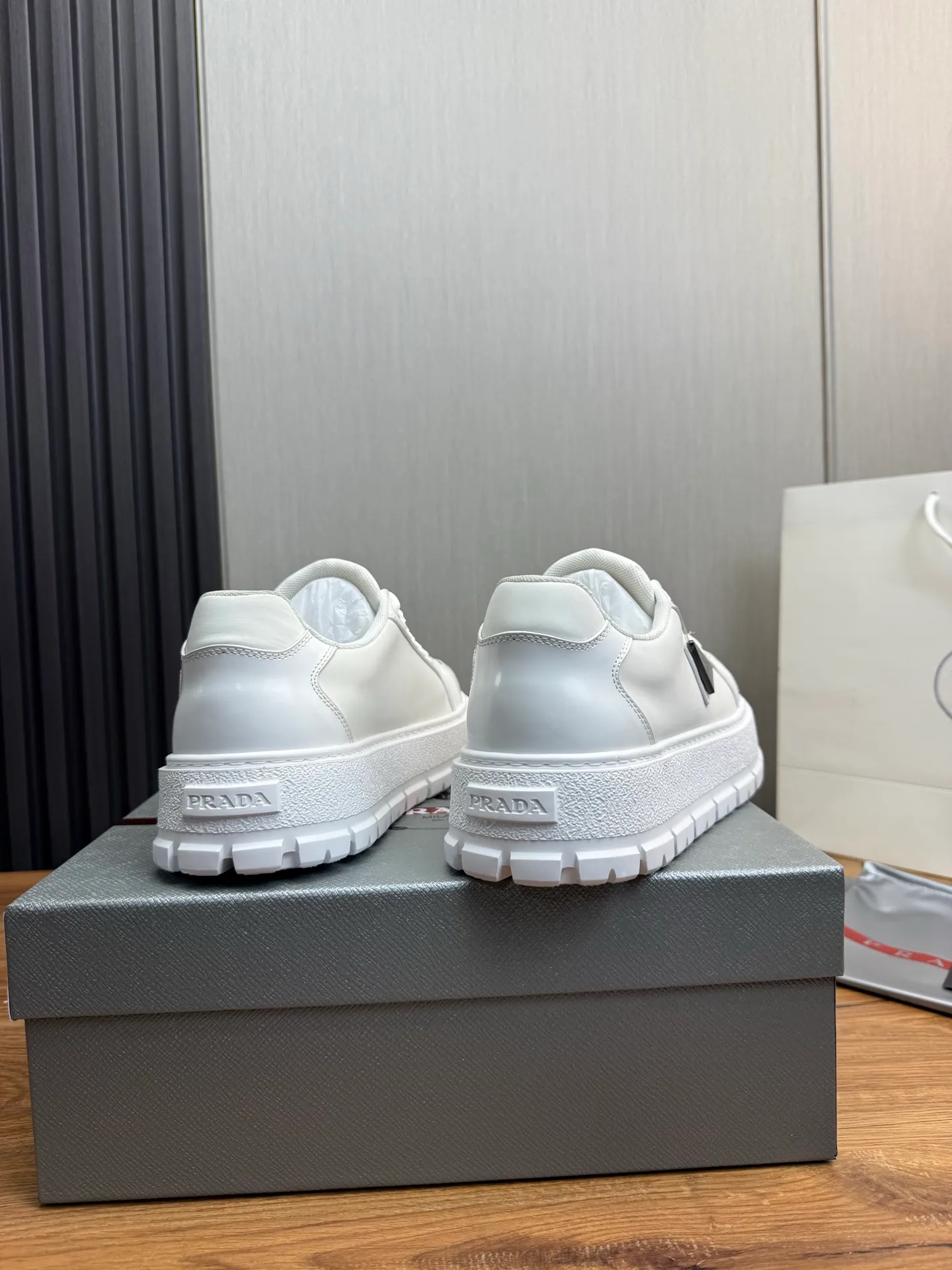 Men's shoes 💰580💰 [PRADA] Autumn and winter hot men's shoes shipped 👏Official website synchronized ⬆️Original fly-woven cowhide fabric + cowhide lining, 1⃣️:1⃣️reproduction, original sole, 38-45 (45. Customized, non-refundable)